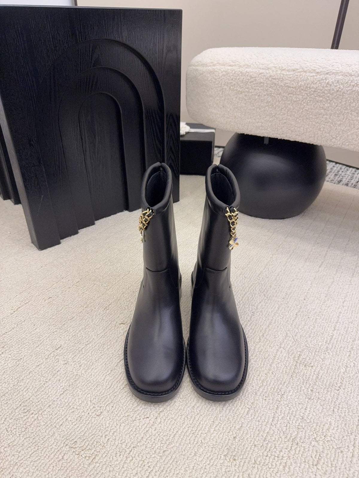 CC Mid-Calf Boots 4CM Gold Chain Charm Black Leather 961500