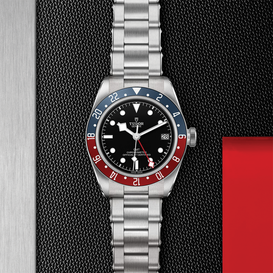 Black Bay GMT 41mm - Black on Bracelet