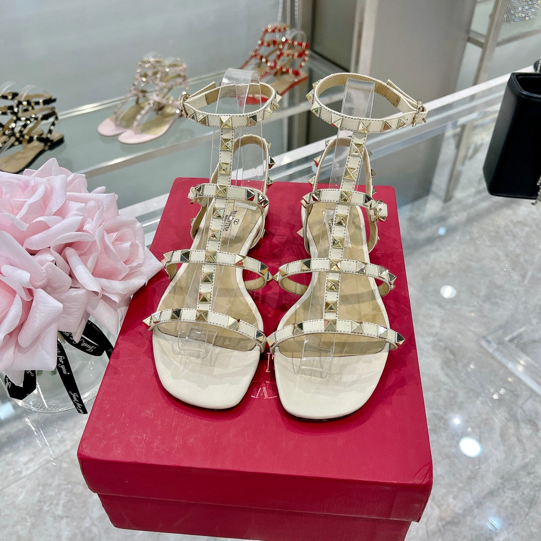 ROCKSTUD SANDAL WITH STRAPS IN WHITE CALFSKIN