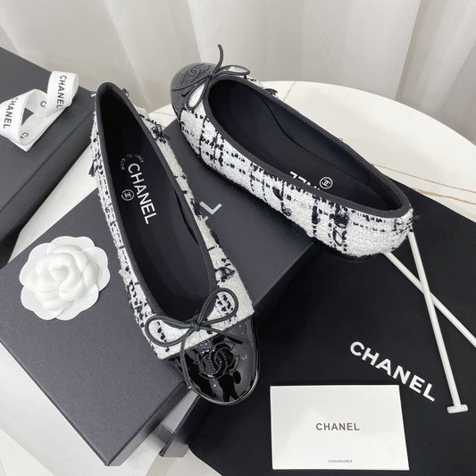 CC 26s Ballet Flat Black White Tweed Leather 944421