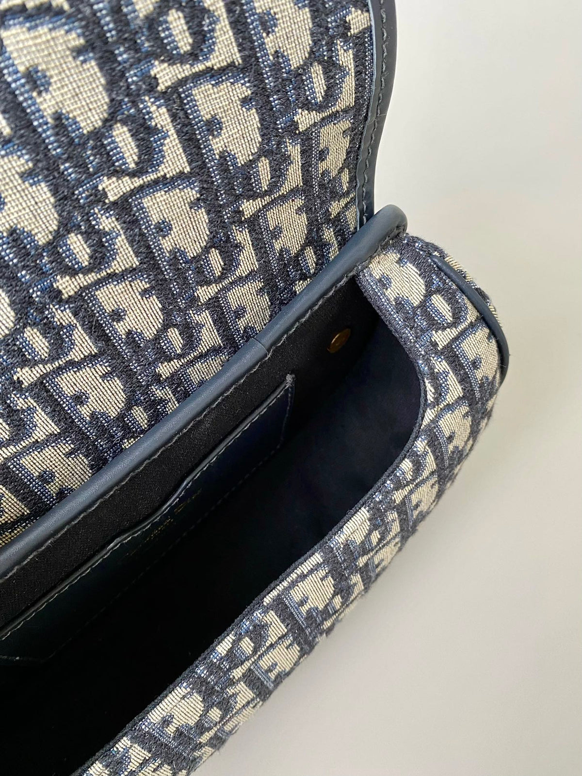 medium cd east west bobby 22cm blue oblique canvas
