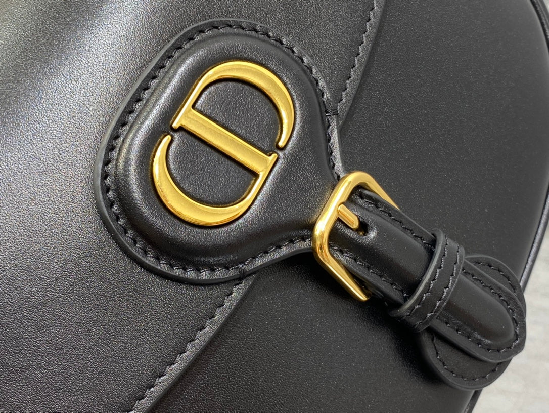 MEDIUM CD BOBBY 22CM BLACK CALFSKIN GOLD HARDWARE