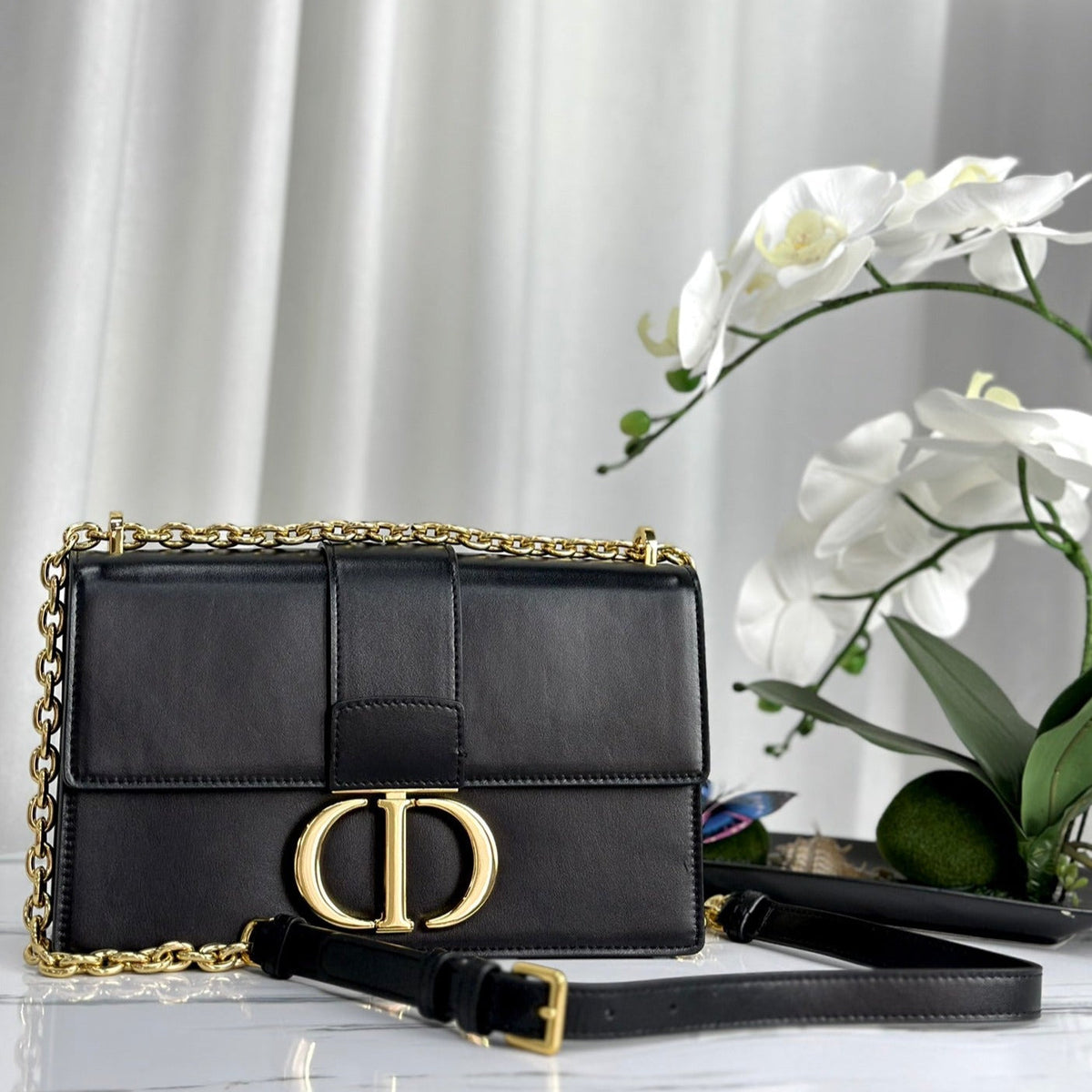 MONTAIGNE 25 BAG IN BLACK CALFSKIN