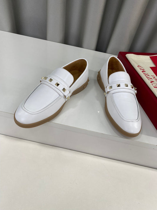 LEISURE FLOWS SPLIT LOAFER IN WHITE CALFSKIN