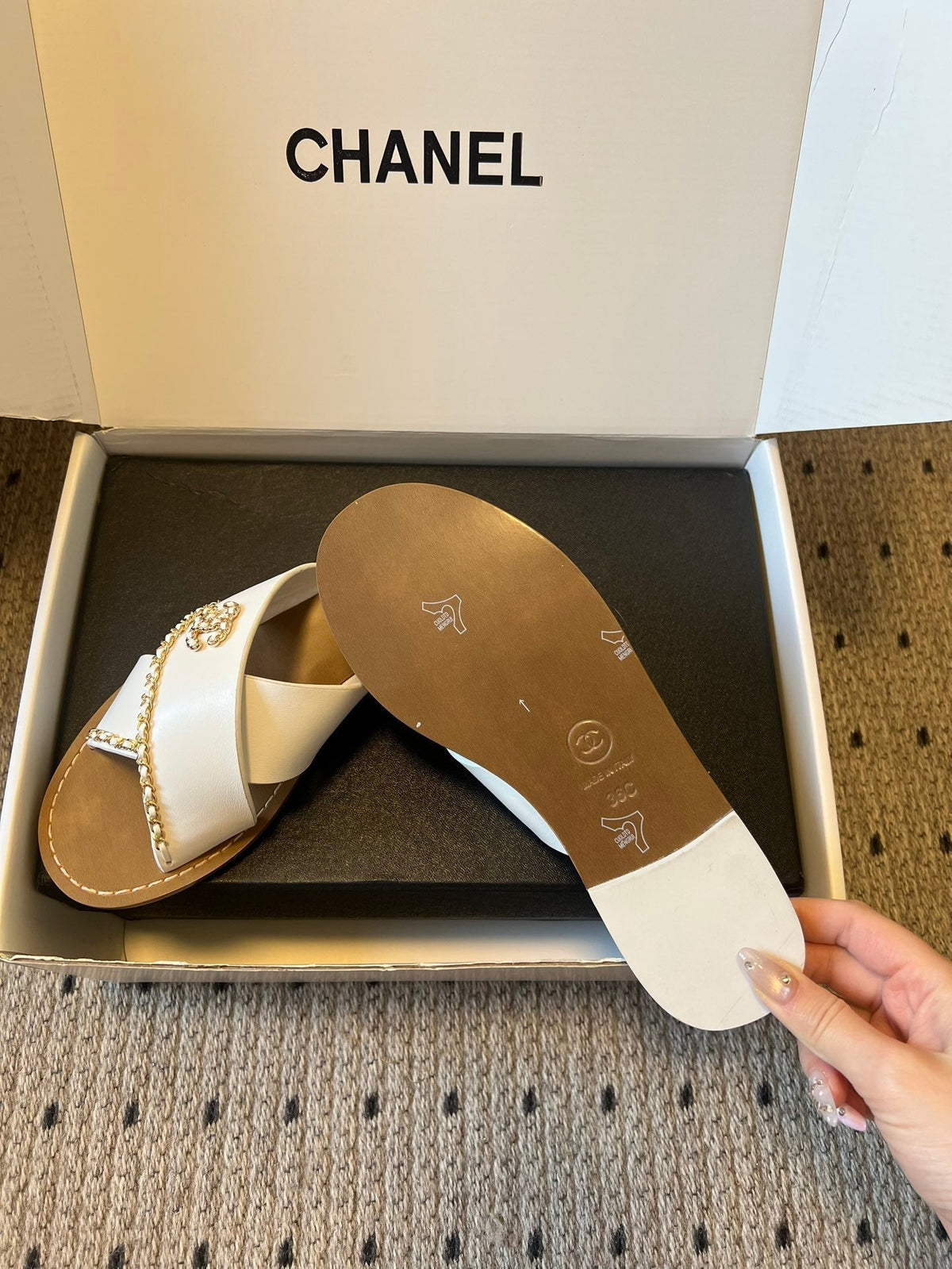 CC 26s Flat Sandals White Brown Cowhide 627195