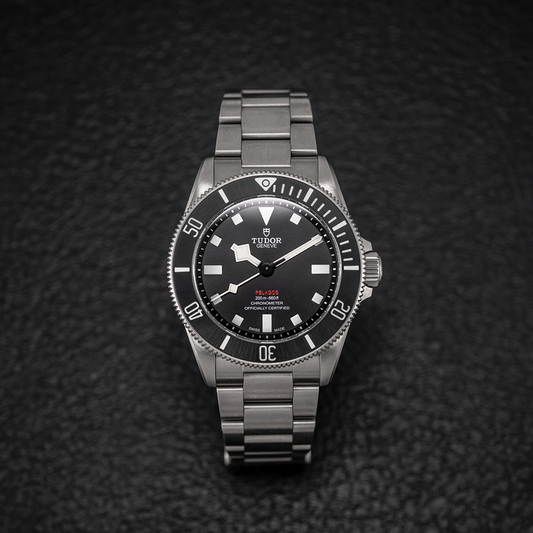 Pelagos Titanium 39mm - Black on Bracelet w/ Extra Rubber Strap