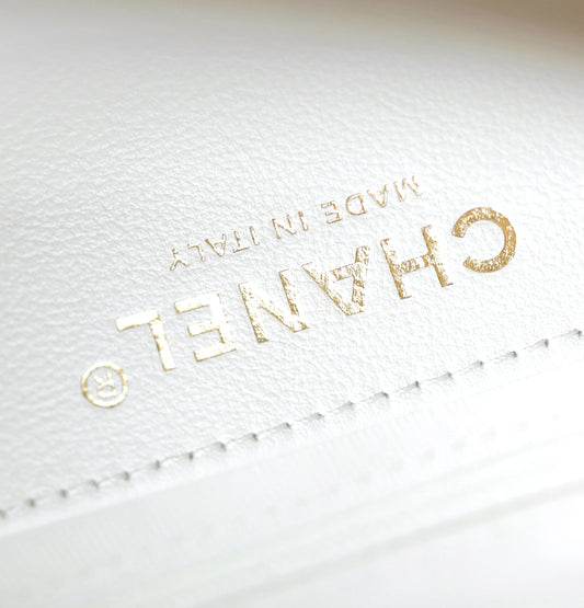 Chanel 25s 𝖧𝗈𝖻𝗈 medium backpack white calfskin 340203