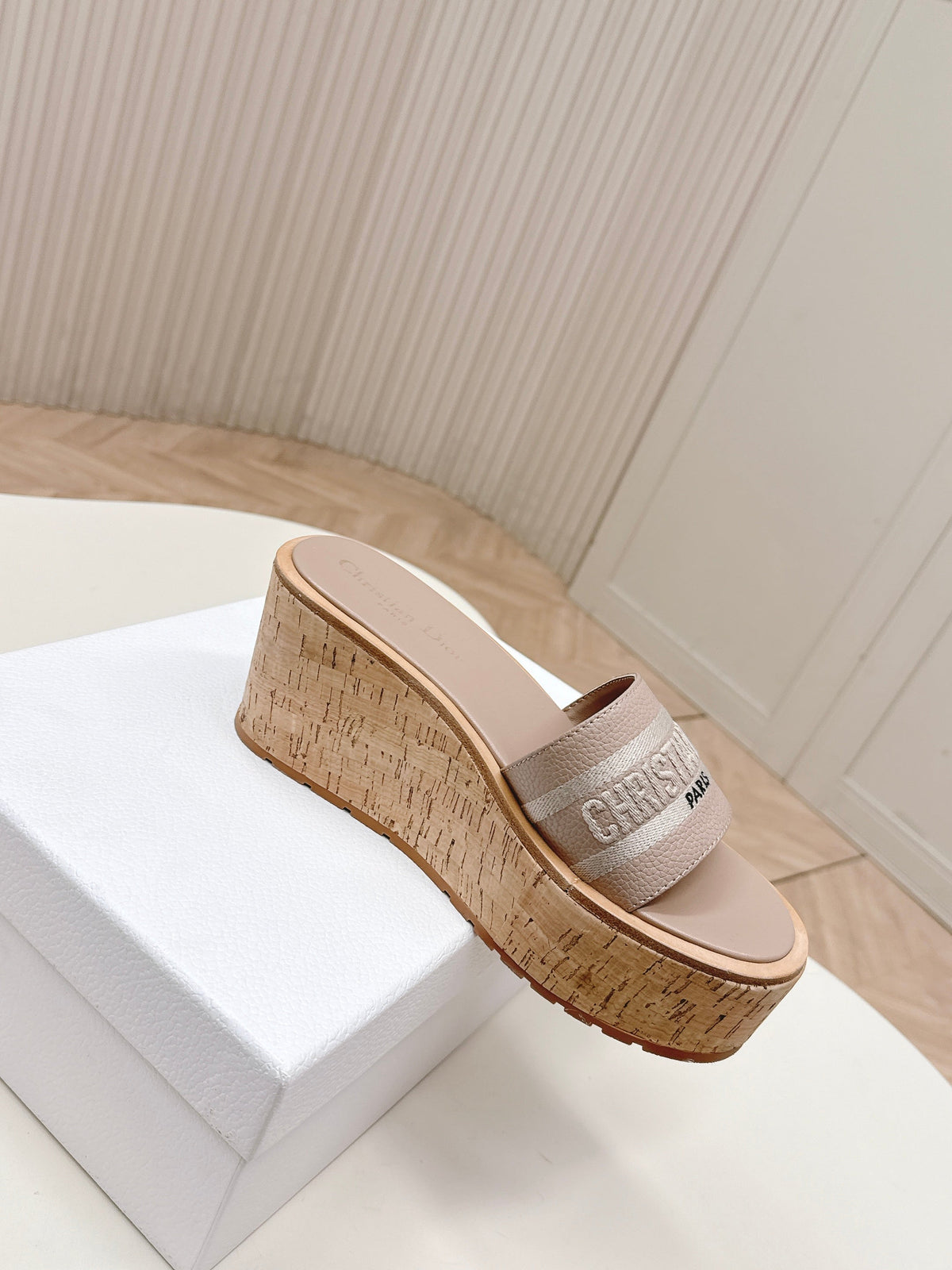 CD 26s Platform Sandals 85 Nude Cowhide 643778