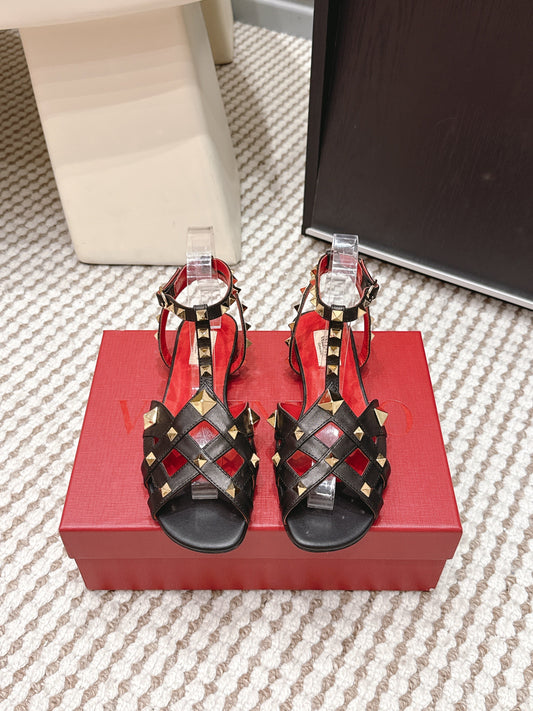 VT Studdy Leather Sandals Black Sheepskin 659265