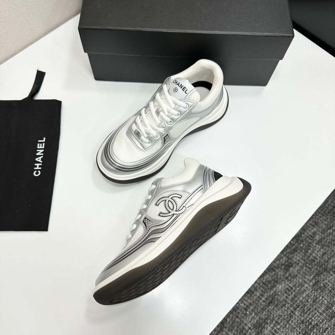 CC 26s Casual Sneakers White Gray Fabric Cowhide 626380