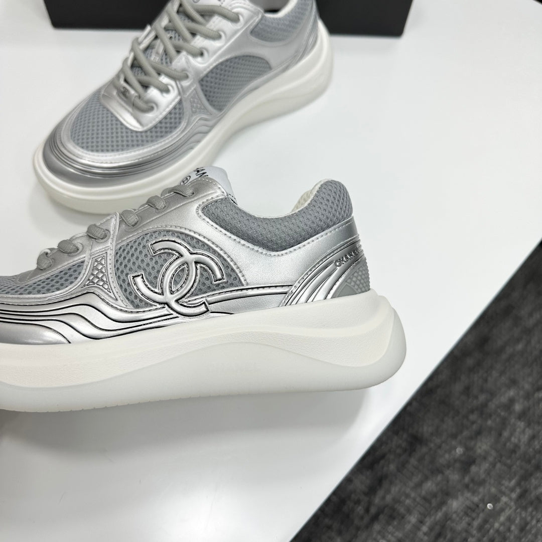 CC 26s Casual Sneakers White Sliver Fabric Cowhide 626384
