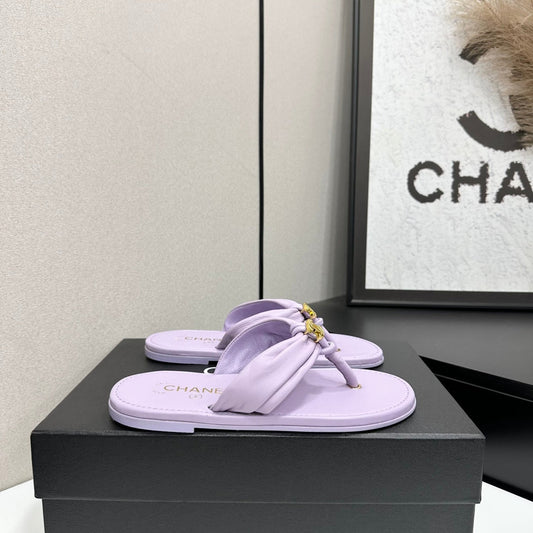 Chanel 26S Thong Sandals In Light Purple Lambskin