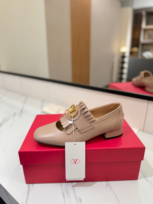 VT 2025 Signature Loafer Pure Beige Calf Leather 295074