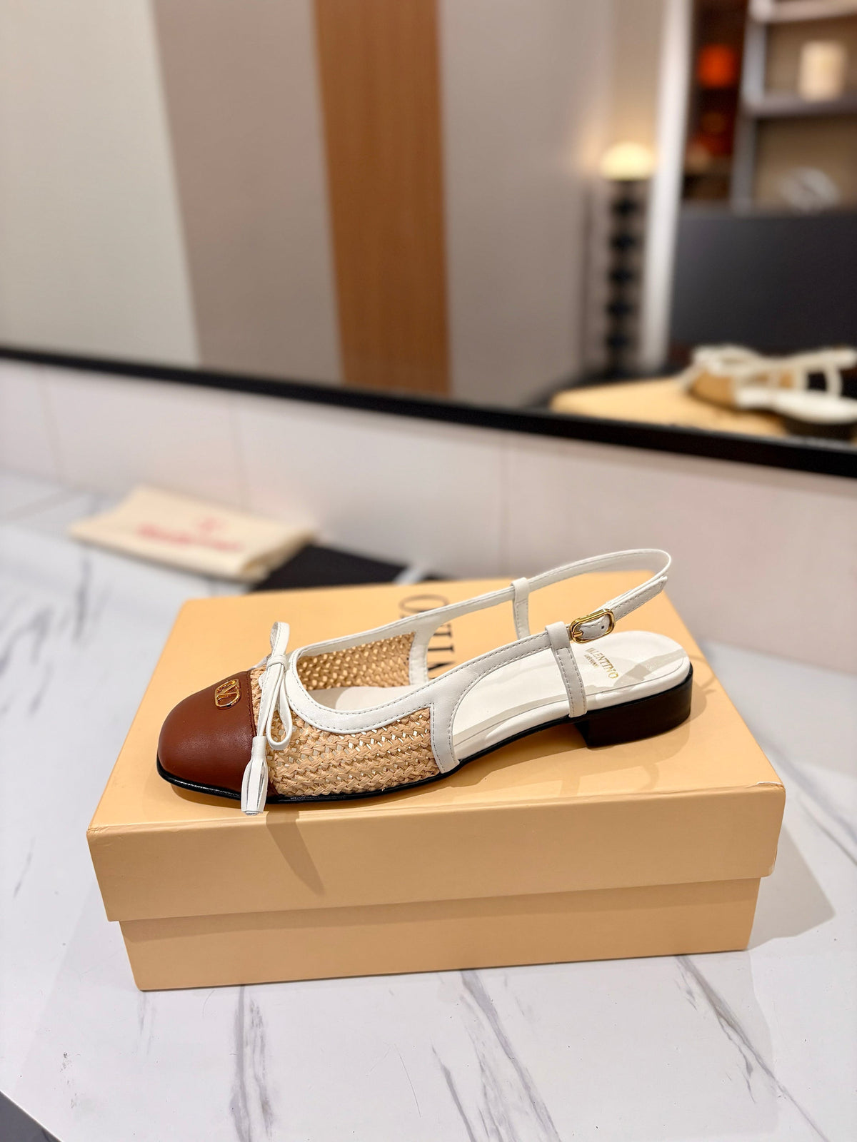VT 26s Valet Du Roi Slingback Flats White Brown Raffia Leather 985455
