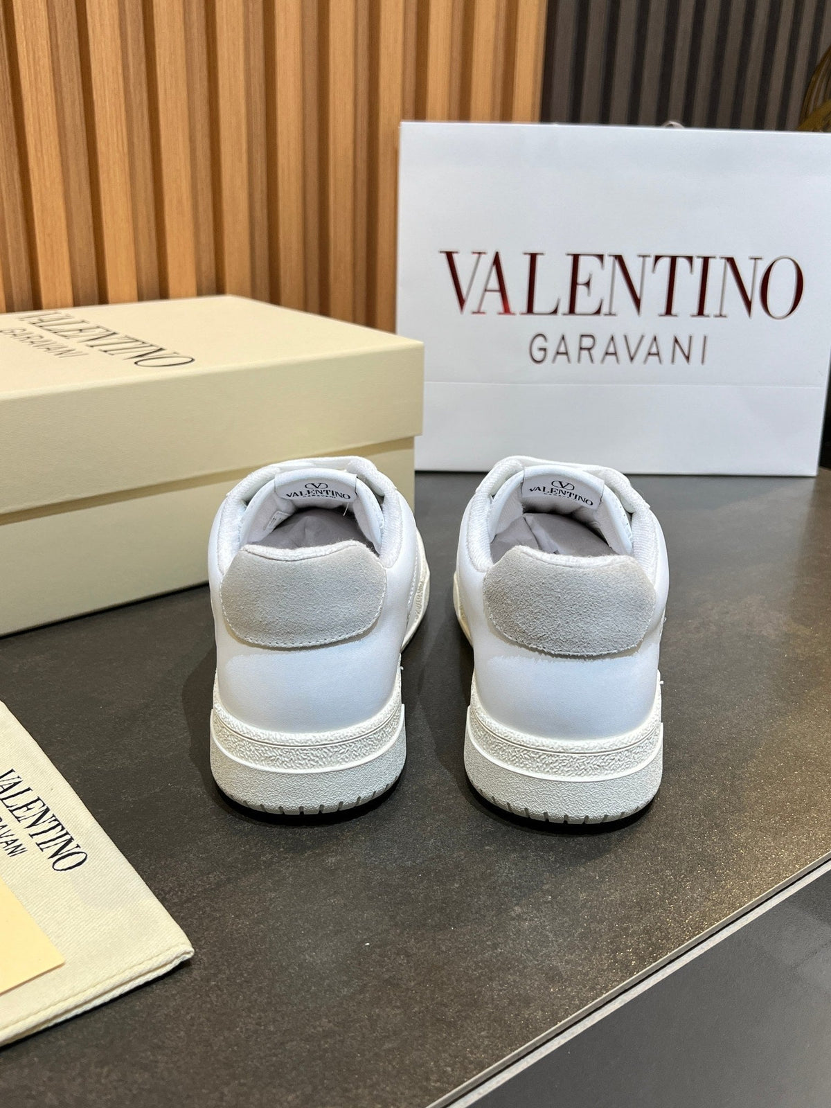 VT 25S Couple Sneakers White Calfskin Suede 563107