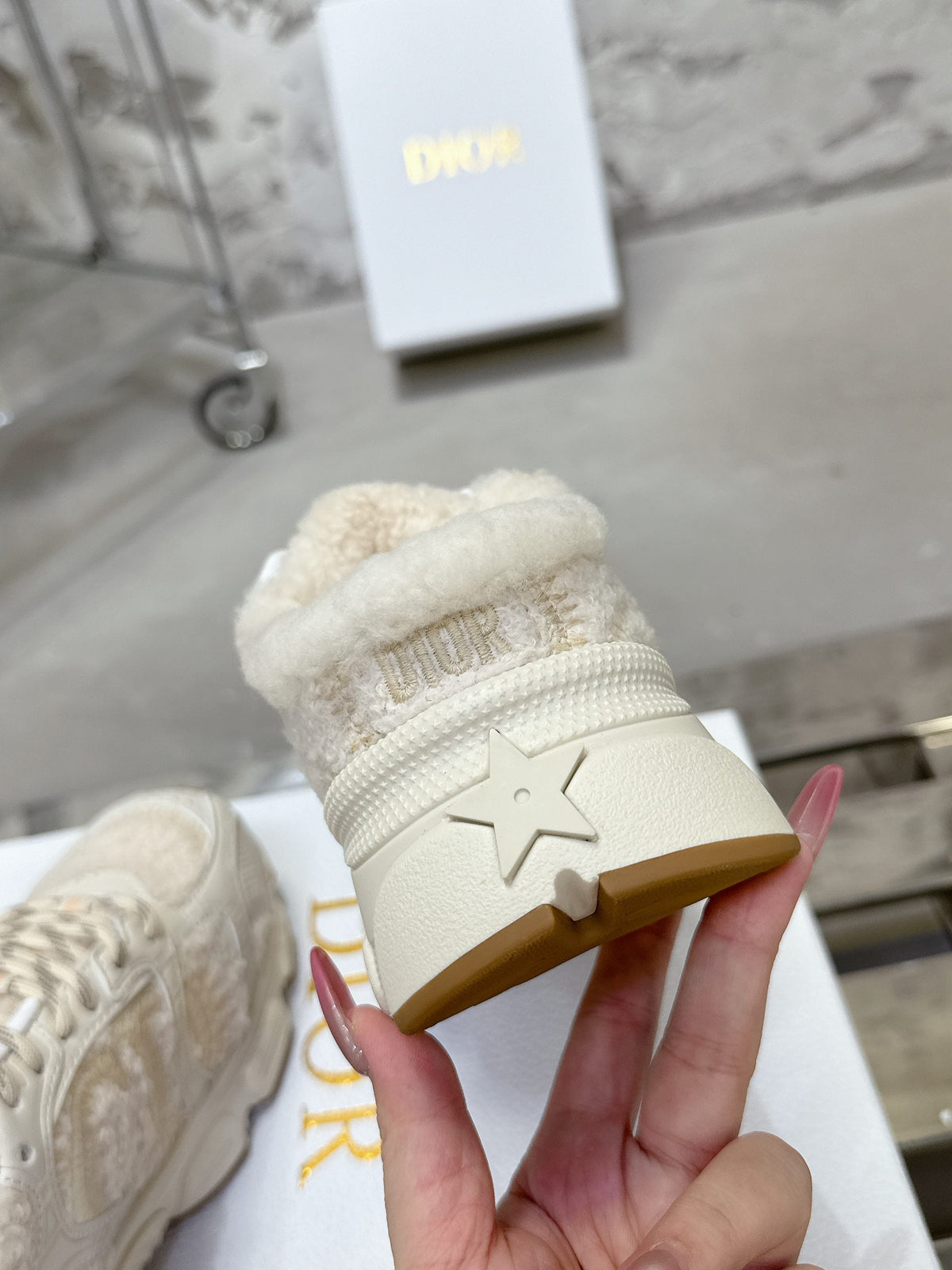 Dior 25 Chrono Sneakers Light Beige Fur Calfskin 530323