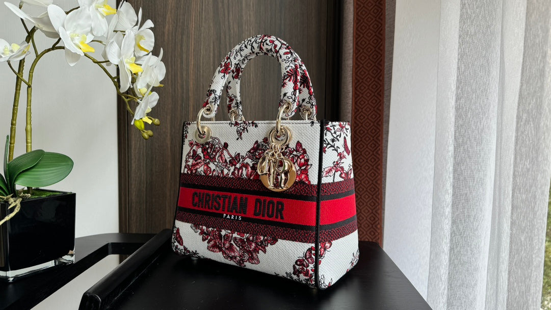 medium lady 24 red white embroidery