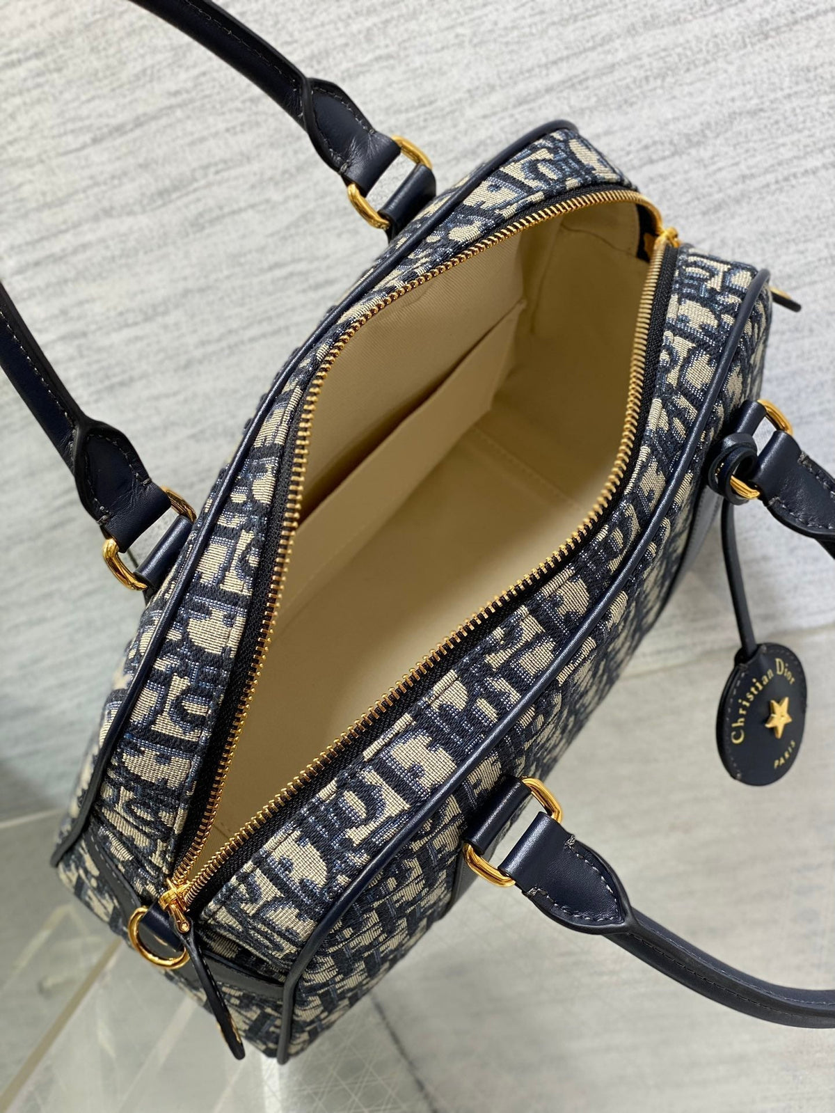 CD D-Vibe bowling bag 31 blue obliaue fabric
