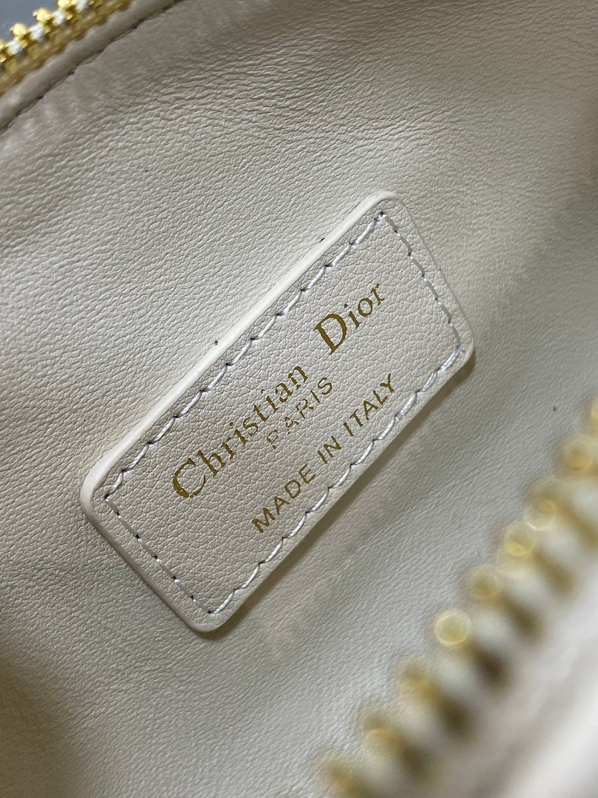 GROOVE 17 BAG IN WHITE CREAM MACROCANNAGE CALFSKIN WITH GOLD HARDWARE