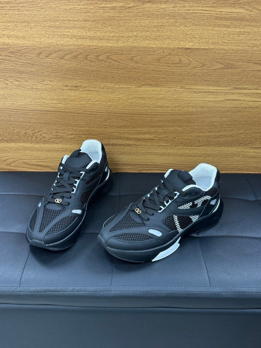 VT 26s Demivee Trainers Black Mesh Suede 104029