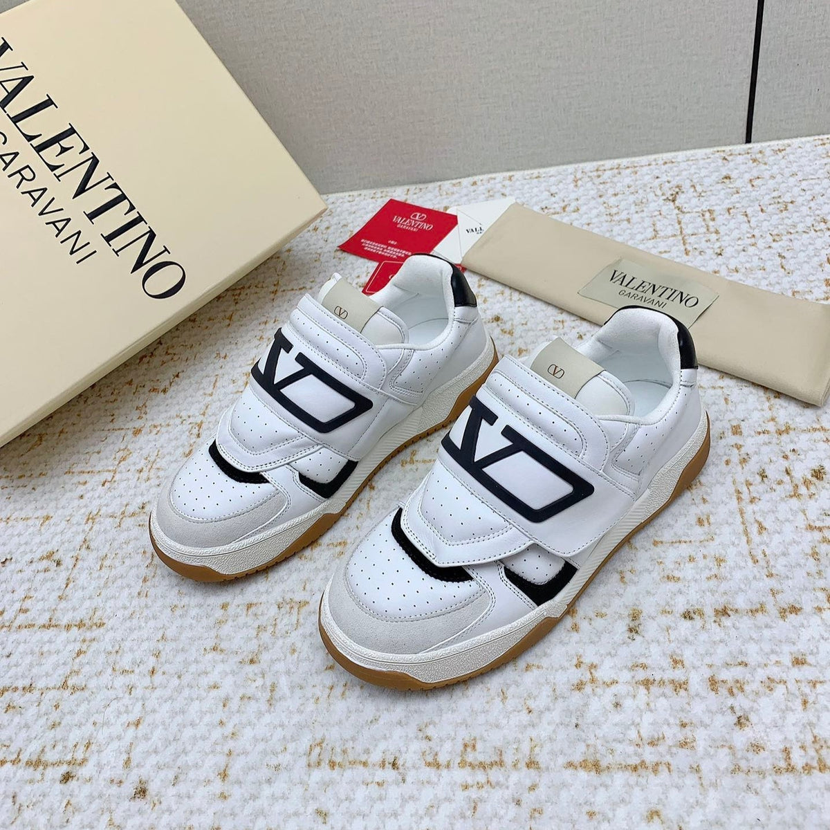 VT 25 Joy Play Low Top Sneaker White Black Cowhide 331681