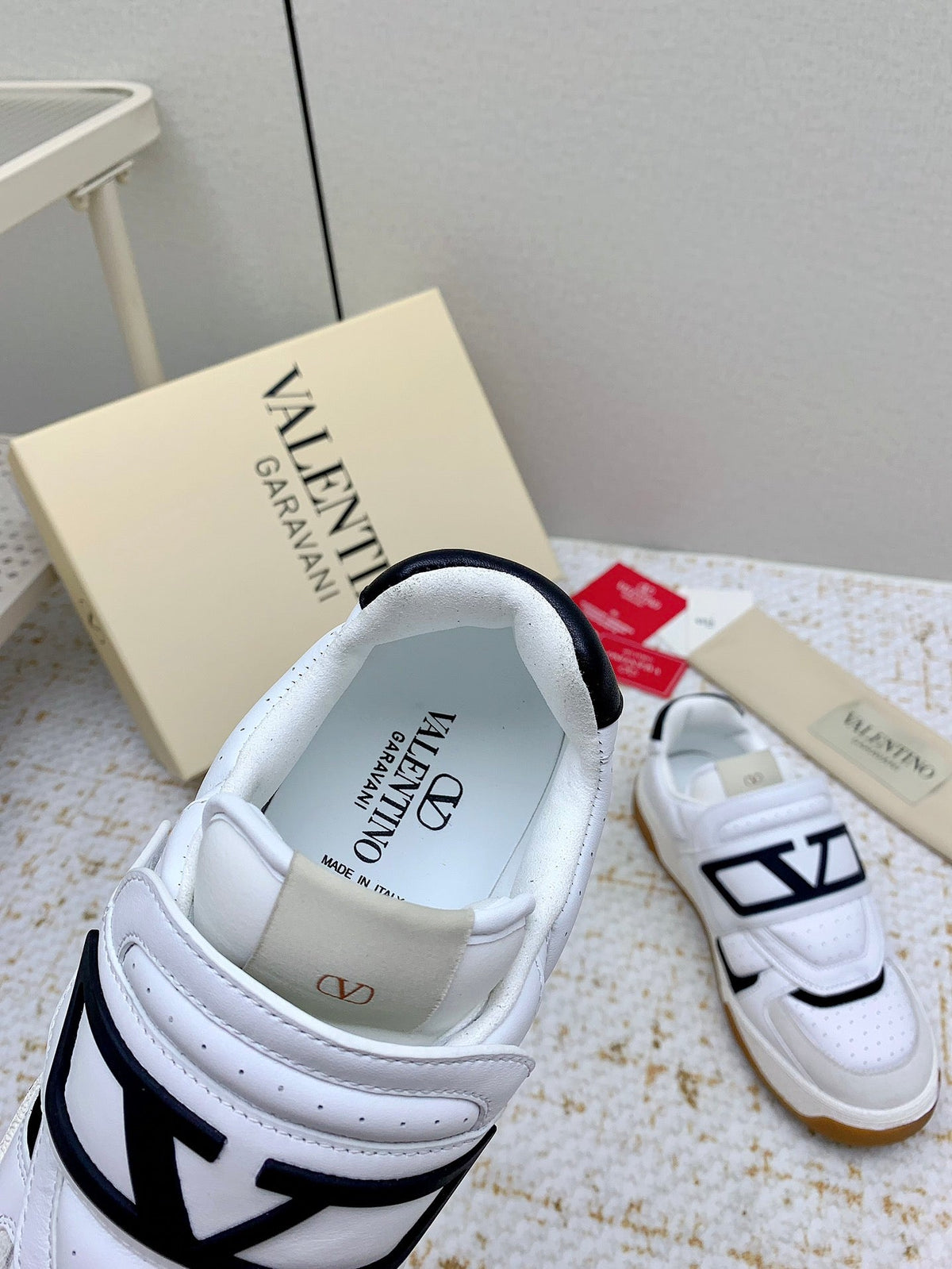 VT 25 Joy Play Low Top Sneaker White Black Cowhide 331681