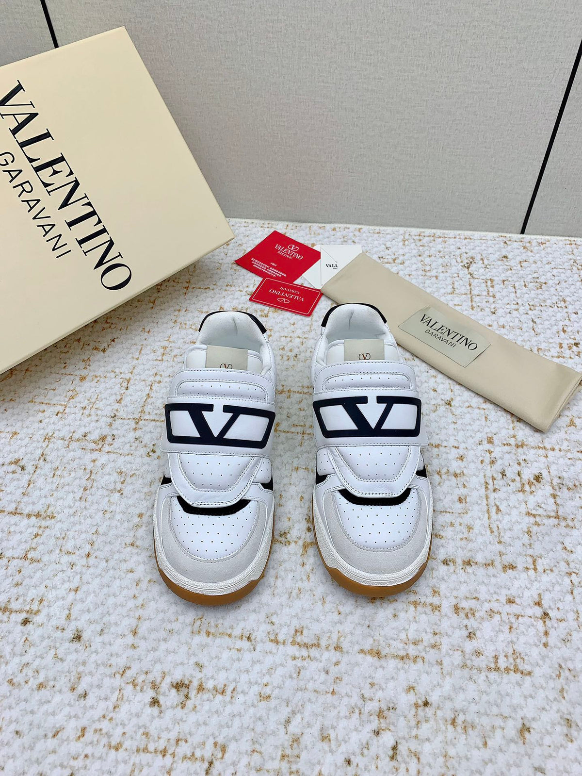 VT 25 Joy Play Low Top Sneaker White Black Cowhide 331681