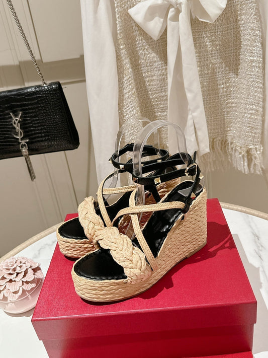 Valentino Garavani Taupe Wedge Rockstud Sandals 10mm In Black Calfskin And Beige Raffia 829385