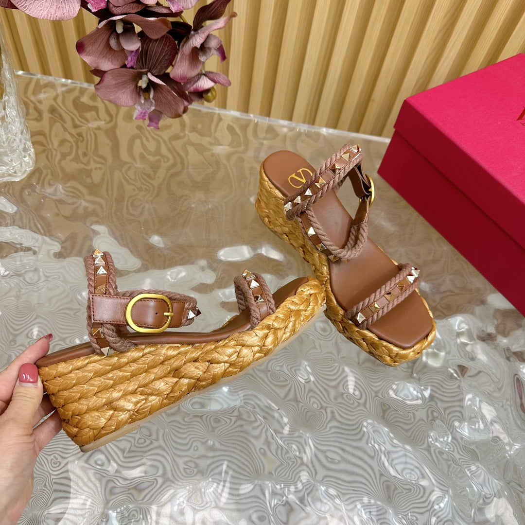 Rockstud Flatform Sandal 75mm In Brown Mix Brownish Pink Calfskin And Raffia 102856