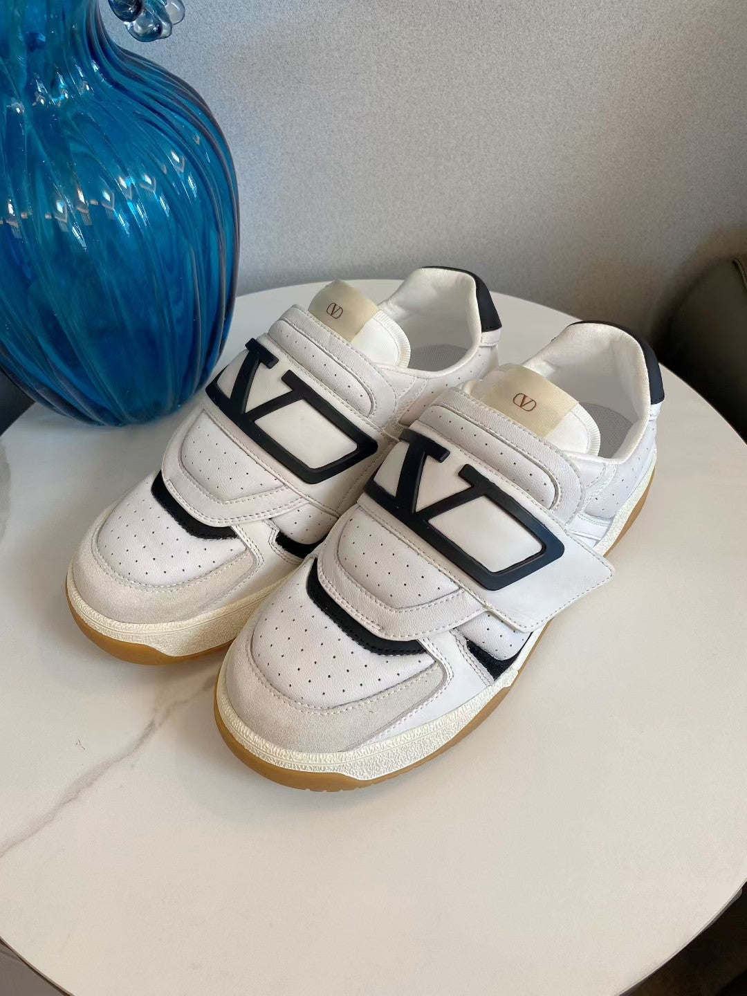 VT 25S Couple Sneakers White Black Calfskin Suede 563099