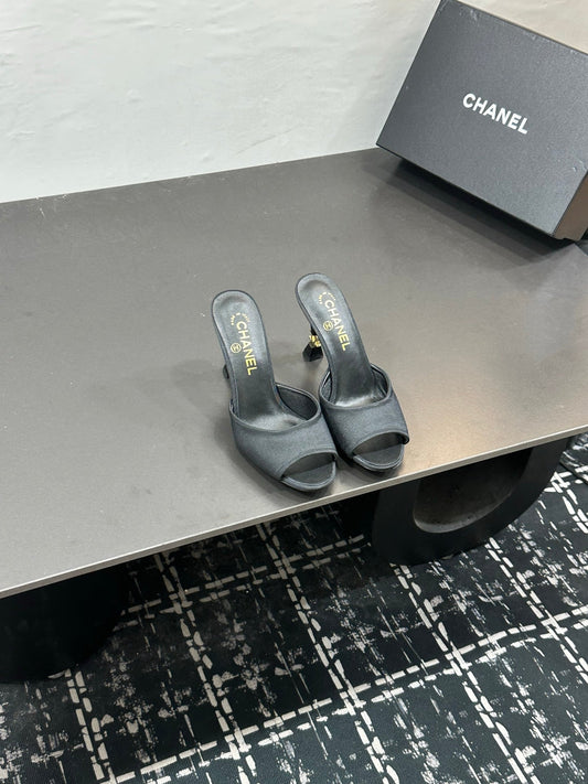 CC 26s Sandal Black Sheepskin Satin 832564