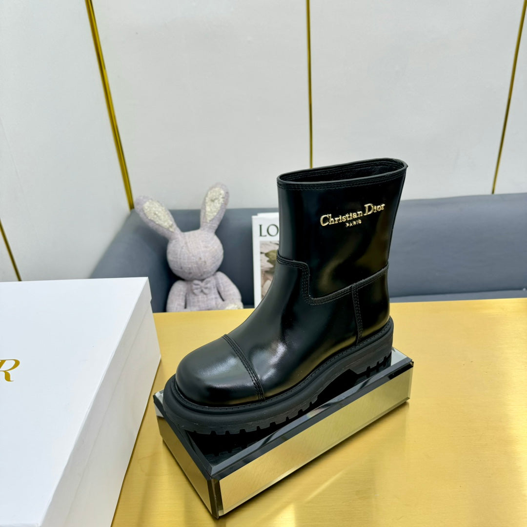 CD Ankle Boot In Glossy Black Cowhide 111758