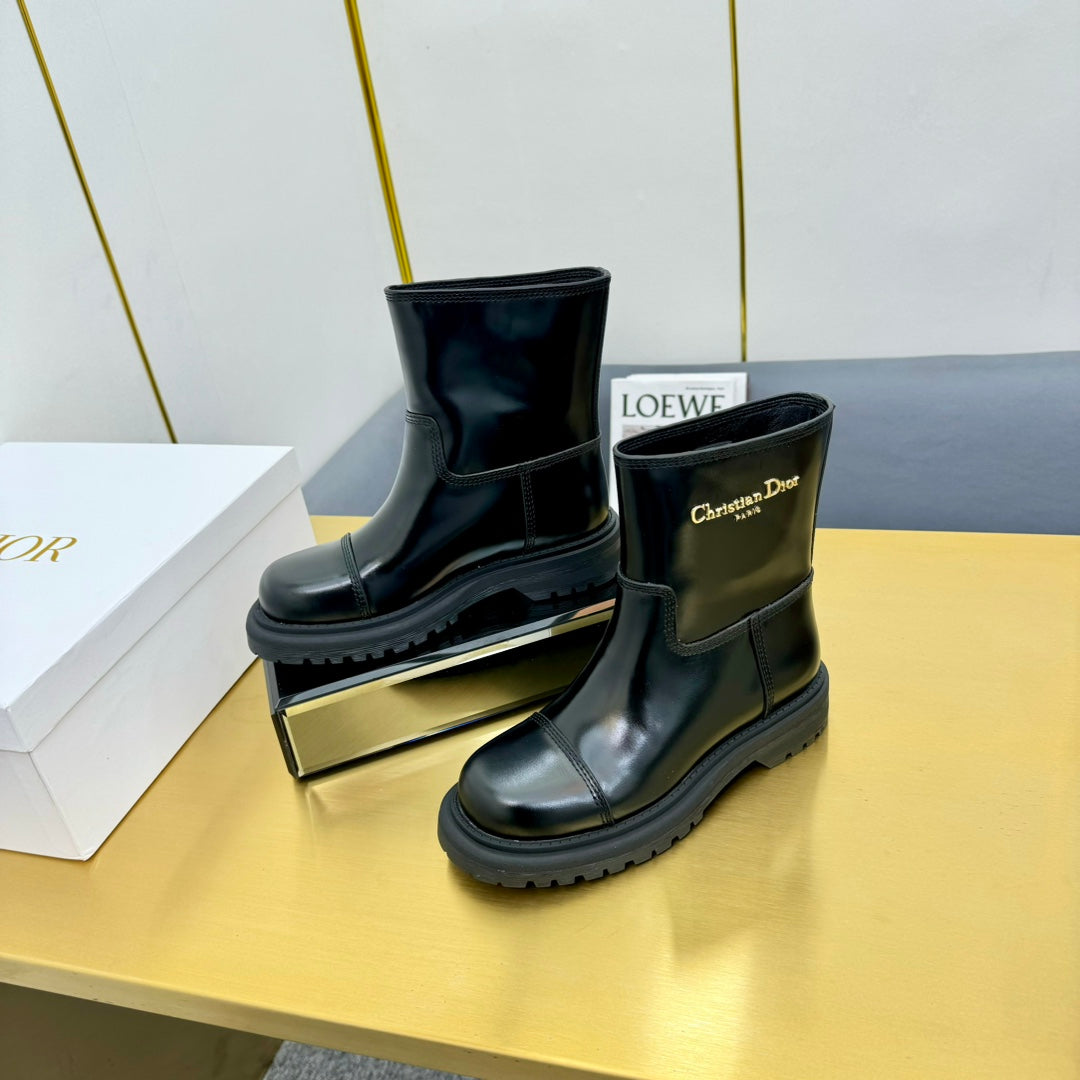 CD Ankle Boot In Glossy Black Cowhide 111758