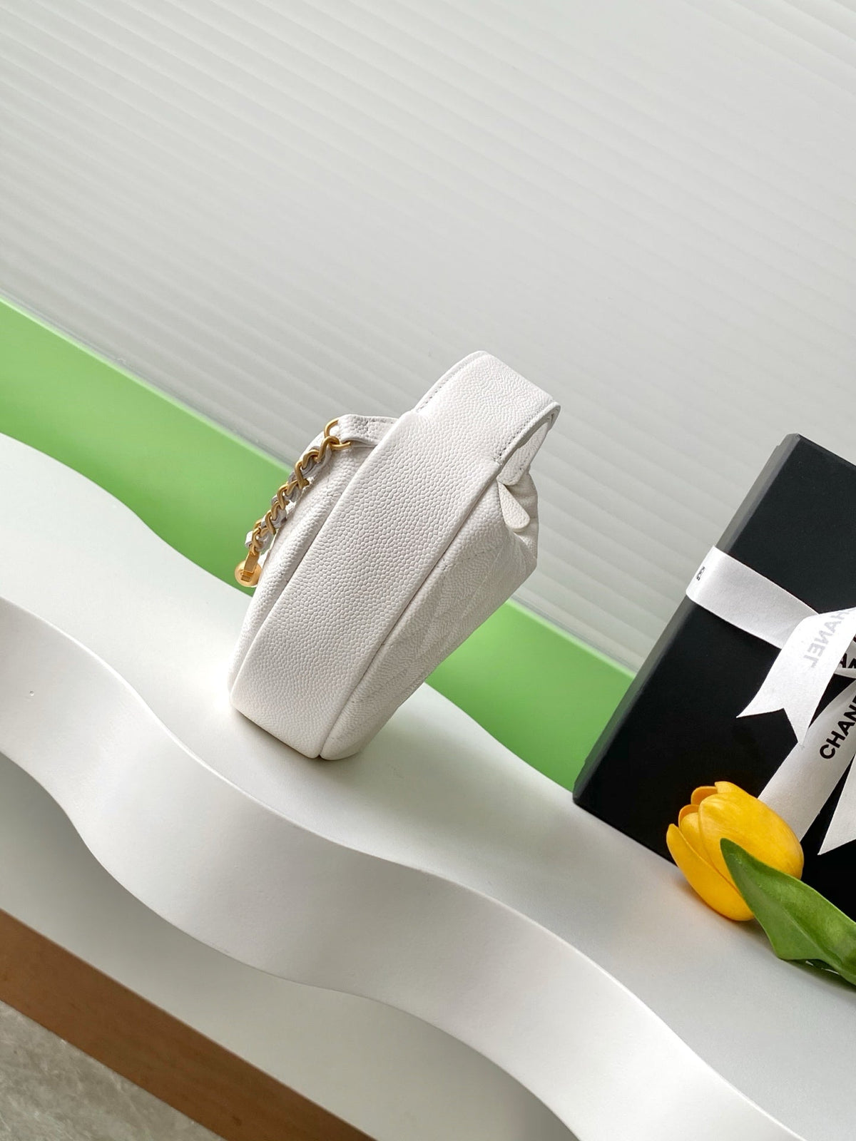 CC 25S Pouch Bag 17cm White Grained Calfskin Pearl