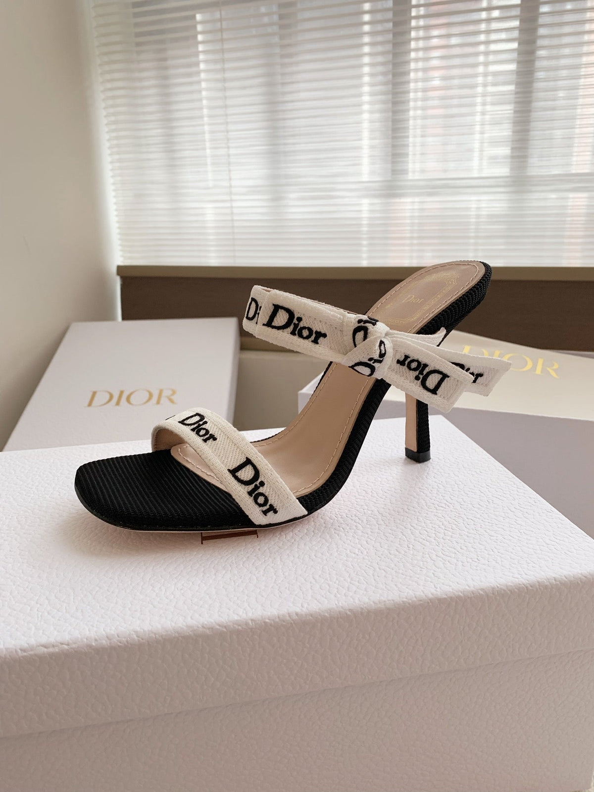 CD 26s High Heel Sandal 100 White Black Canvas Sheepskin 664180