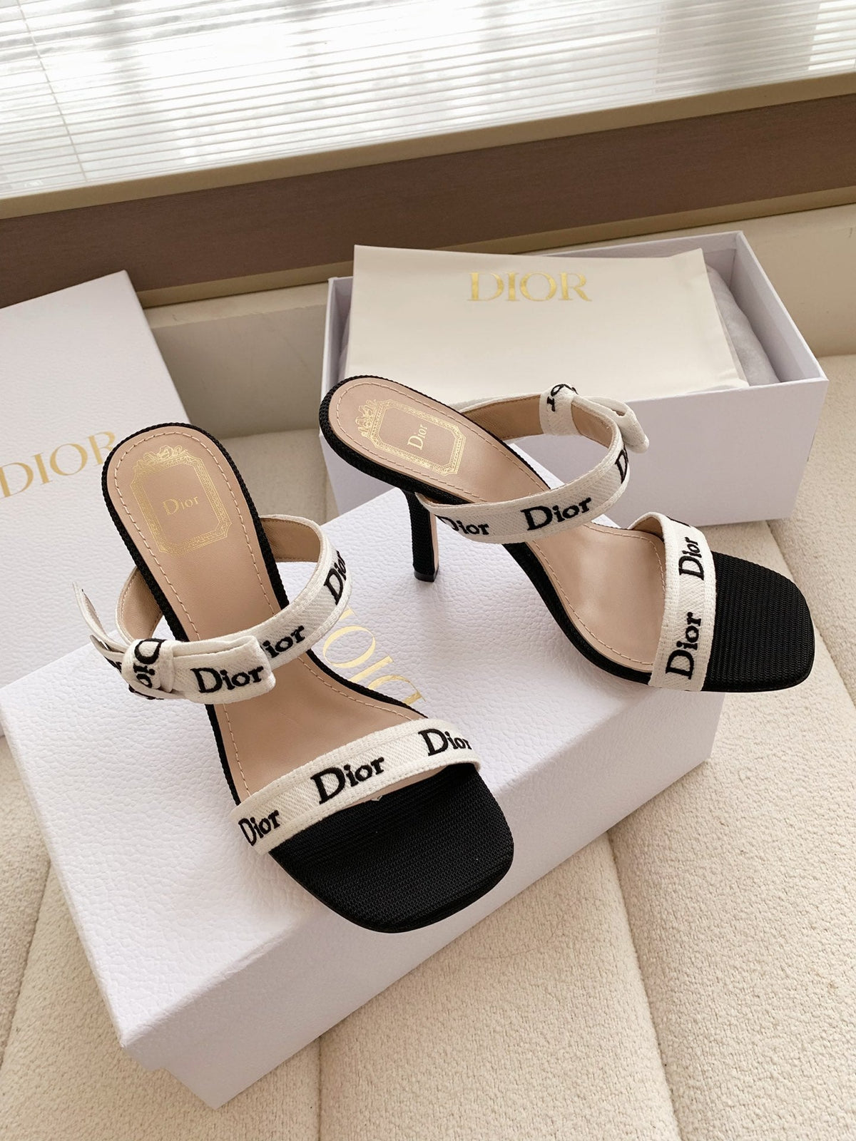 CD 26s High Heel Sandal 100 White Black Canvas Sheepskin 664180