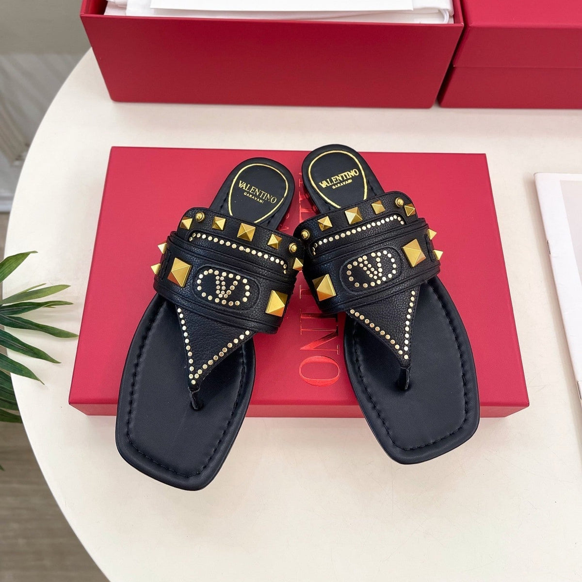 Plaster Caster Buffalo Thong Sandal Black Calfskin And Cowhide 307474Plaster Caster Buffalo Thong Sandal Black Calfskin And Cowhide 307474
