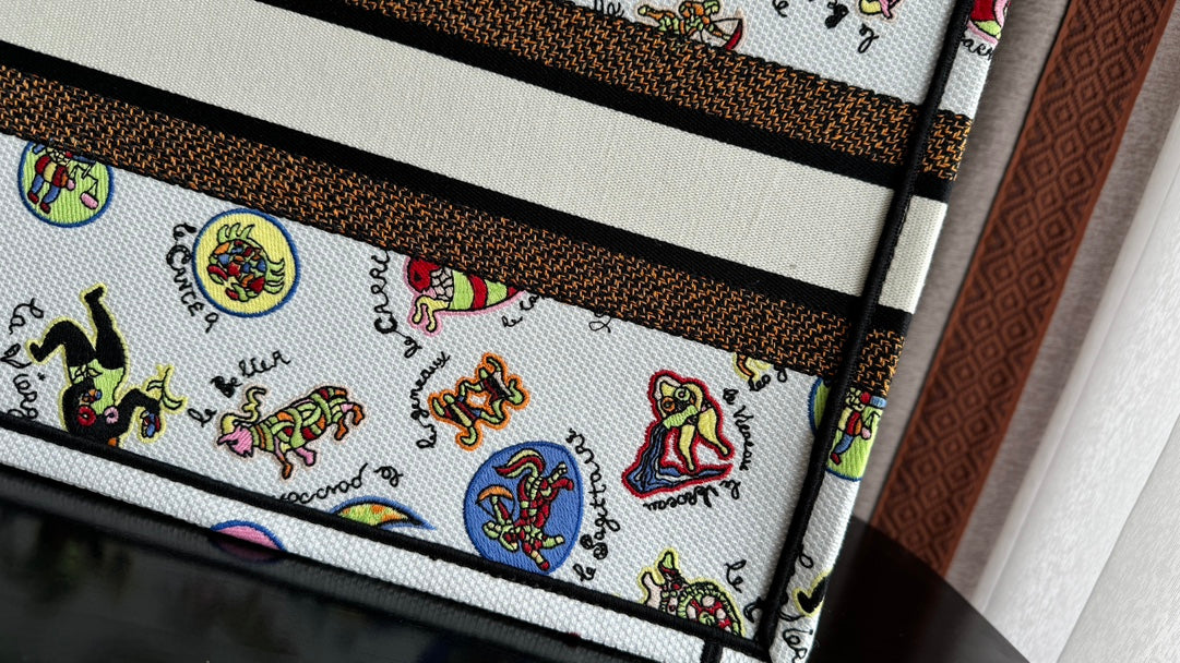 Medium CD Book Tote 36cm White Multicolor Dragon Zodiac Embroidery