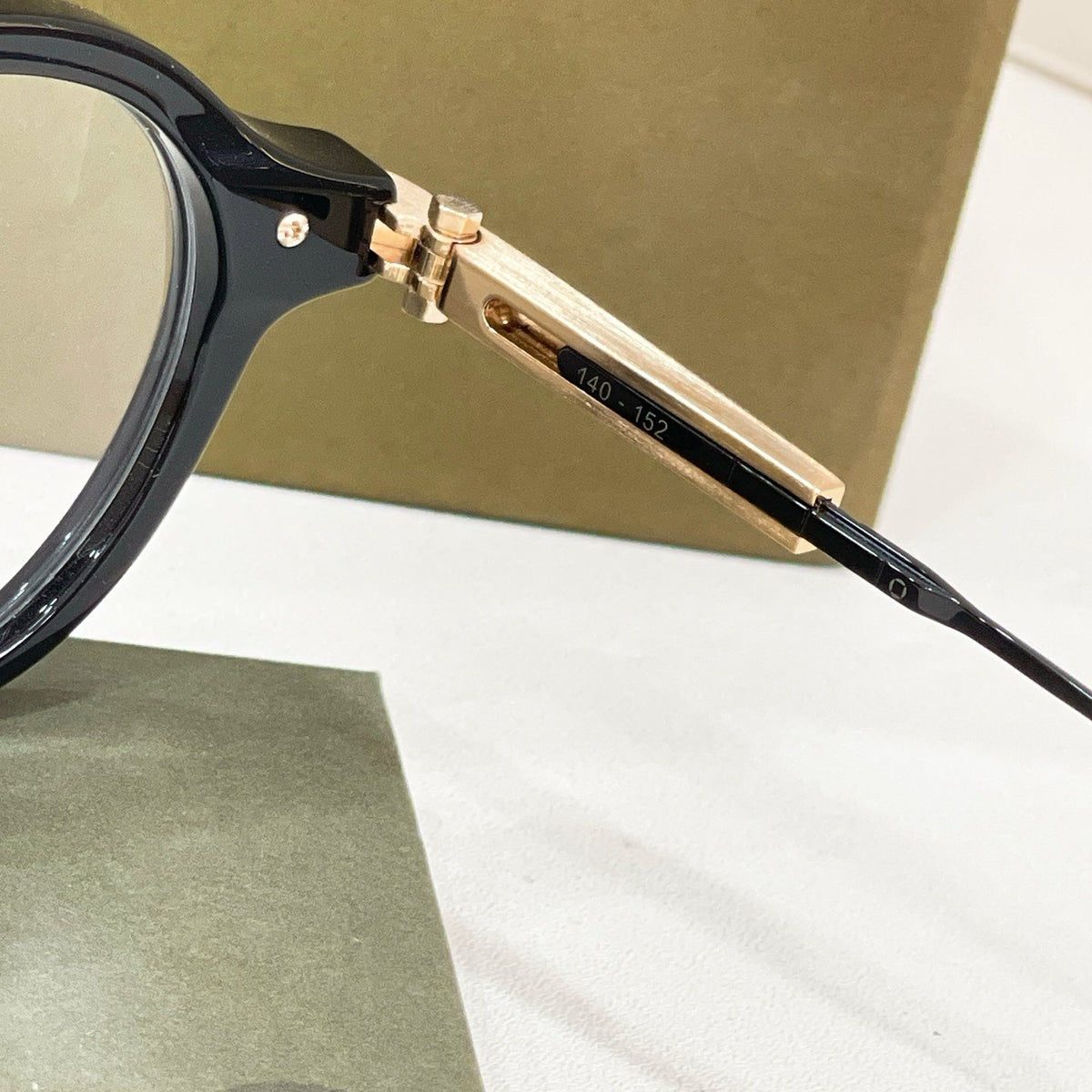 AKONI Sunglasses-AKX-415C