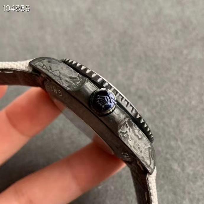 GMT-MASTER II CUSTOM CARBON GREY