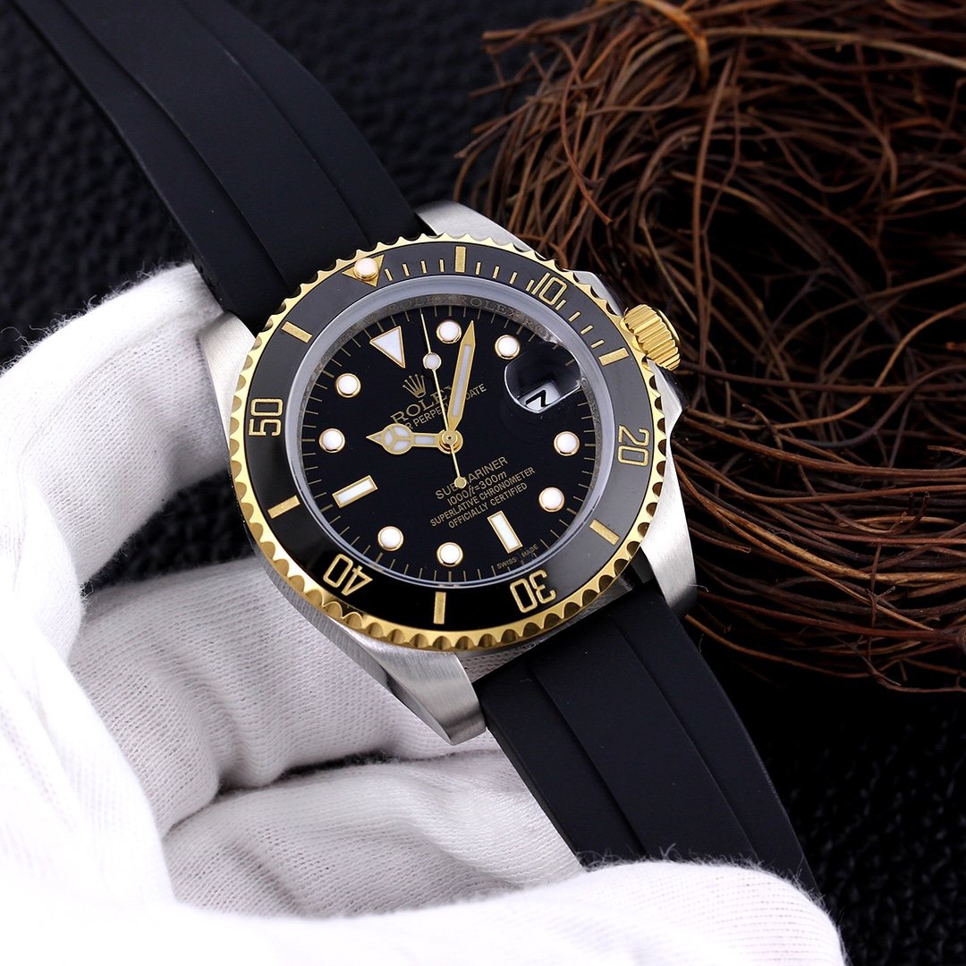 SUBMARINER DATE 40 GOLD CASE RUBBER STRAP