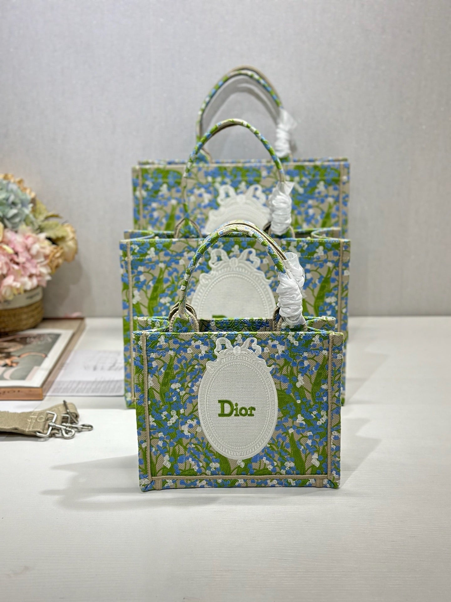 CD Book Tote Green in Canvas 288099