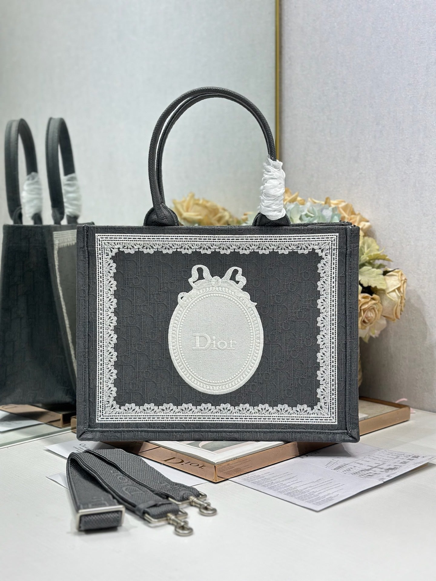 CD Book Tote Gray in Canvas 288114