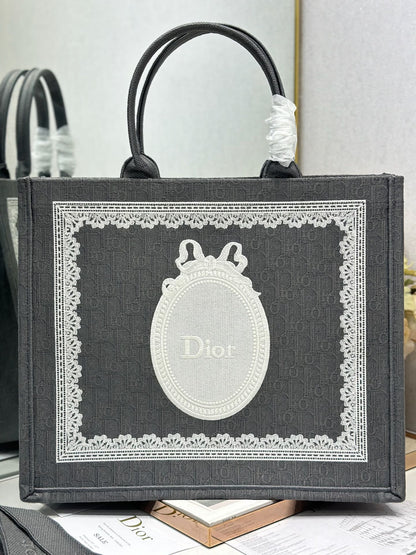 CD Book Tote Gray in Canvas 288114