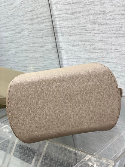 CD Médaillon Bucket Bag 26.5cm Elephant Grey in Cowhide 155514