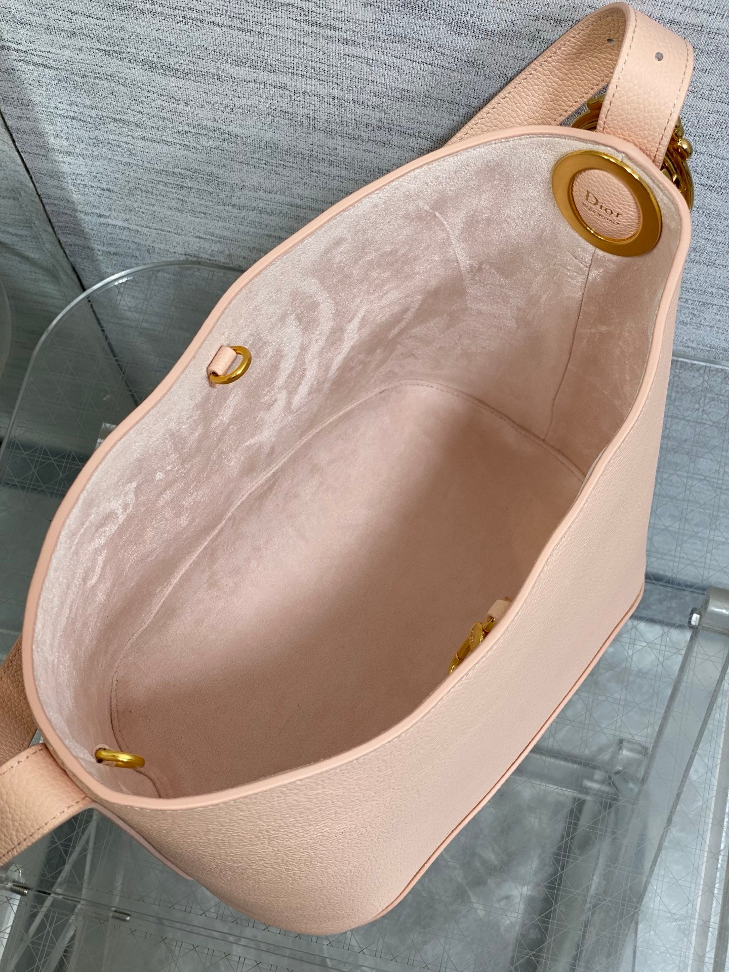 CD Médaillon Bucket Bag 26.5cm Light Pink in Cowhide 155516