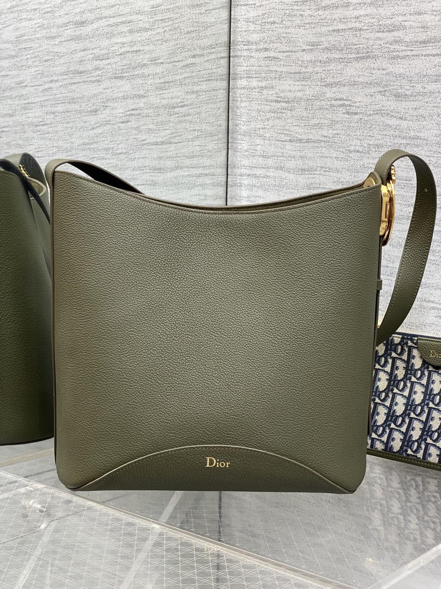 CD Médaillon Bucket Bag 26.5cm Dark Green in Cowhide 155518