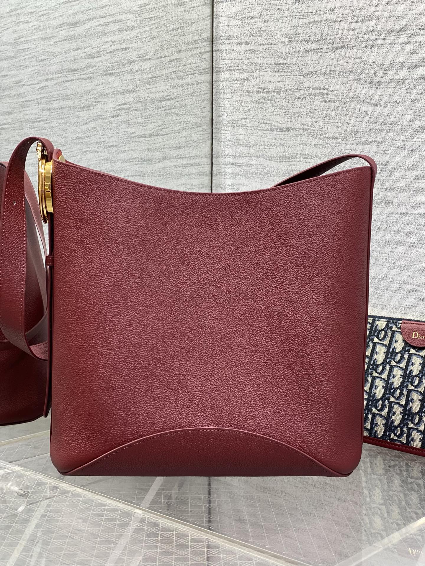 CD Médaillon Bucket Bag 26.5cm Burgundy in Cowhide 155520