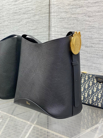 CD Médaillon Bucket Bag 26.5cm Black in Cowhide 155522