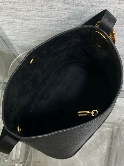 CD Médaillon Bucket Bag 26.5cm Black in Cowhide 155522